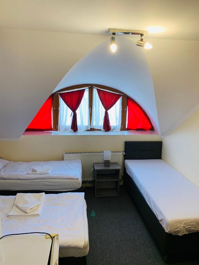 Bed and Breakfast Eder Nesvady Zewnętrze zdjęcie